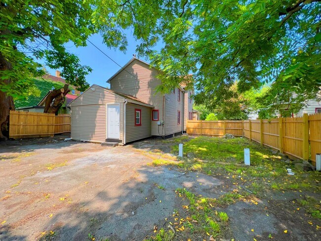 Building Photo - 157 Dr Samuel McCree Way