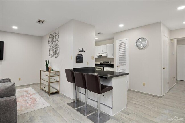 Building Photo - 16 El Rancho Rd