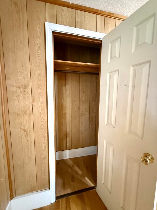 Building Photo - 927 E Mt Vernon St