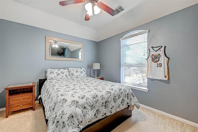 Building Photo - 618 Silver Creek Cir