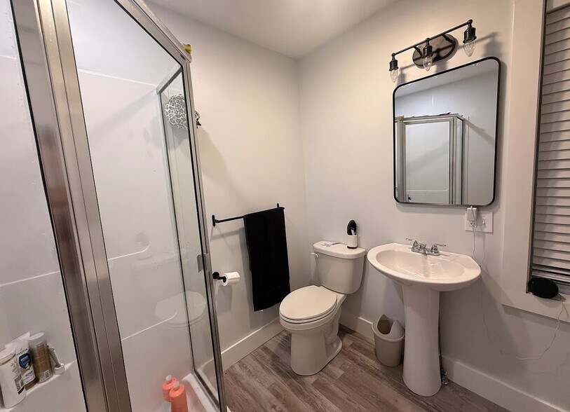 Building Photo - 143 Chelmsford St