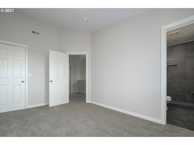 Building Photo - 15300 SW Pumice Ln
