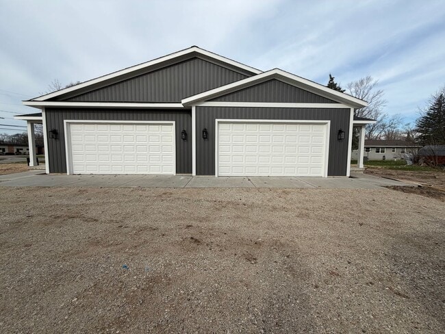 Building Photo - Newly built 3 bedroom spacious home!