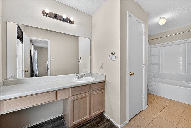Building Photo - 11902 Rolling Stream Dr