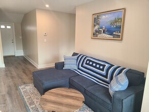 Building Photo - 20 Hawkes St