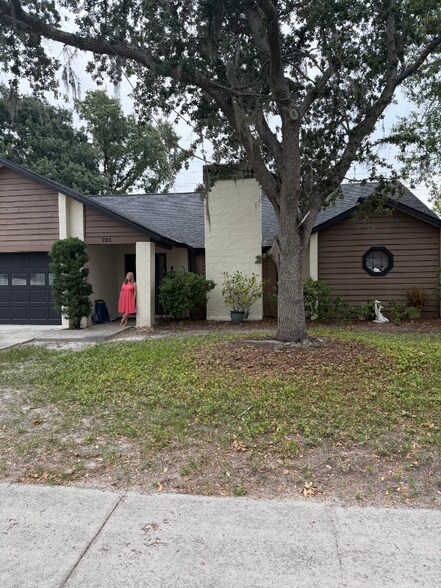 Primary Photo - 721 Sandy Creek Dr