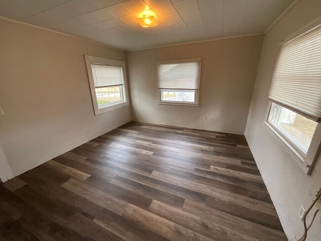 Building Photo - Cozy Cottage