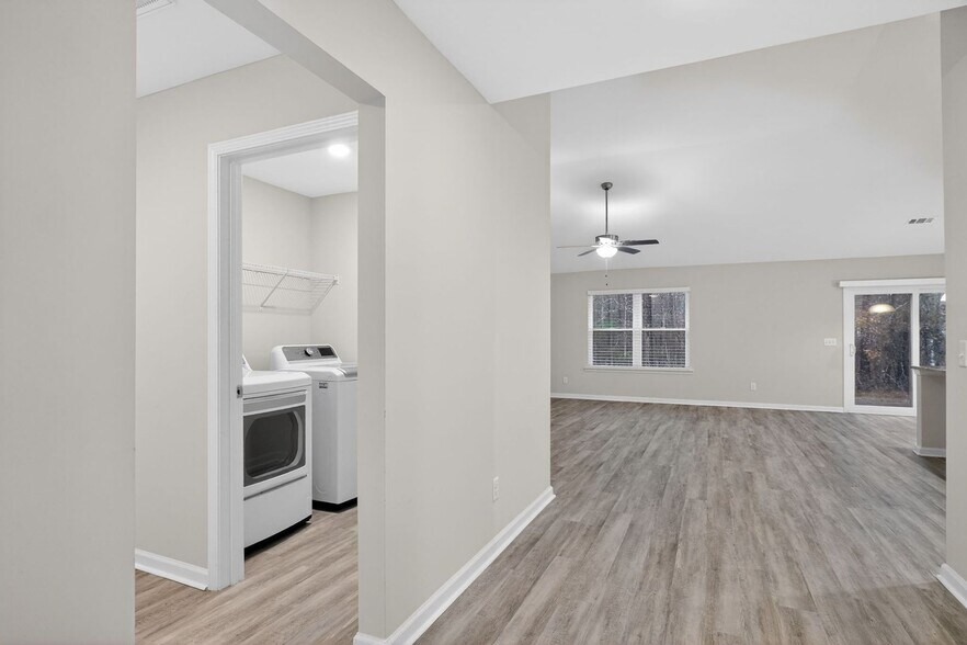 Building Photo - 245 Cromer St