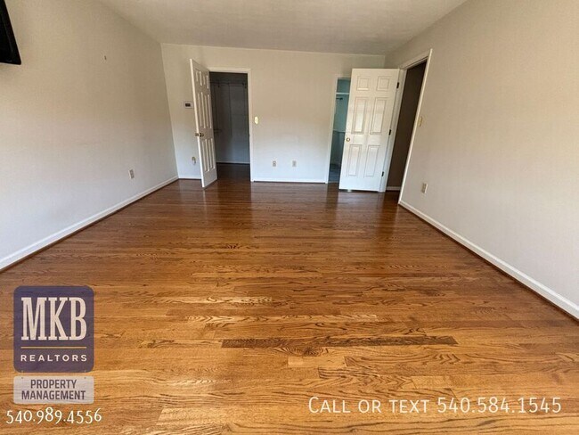 Building Photo - 5175 Lakeland Dr