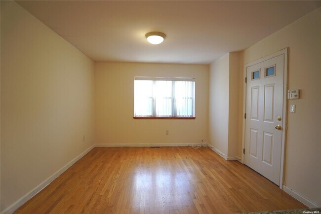 Building Photo - 114-79 Dalian Ct