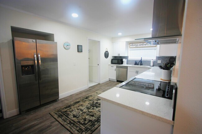 Building Photo - 6602 N 9th St