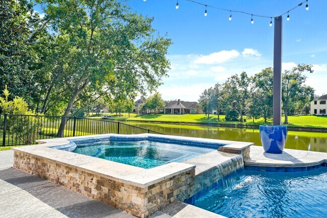 Building Photo - 4703 Oxbow Cir W