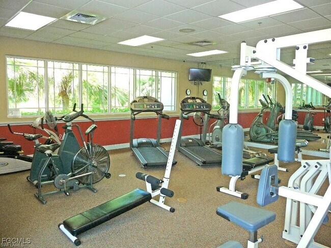 Building Photo - 16645 Lake Cir Dr