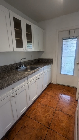 Building Photo - 20400 NW 7th Ave