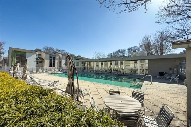 Building Photo - 1213 Van Allen Mews NW