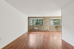 Building Photo - 500 Thayer Ave