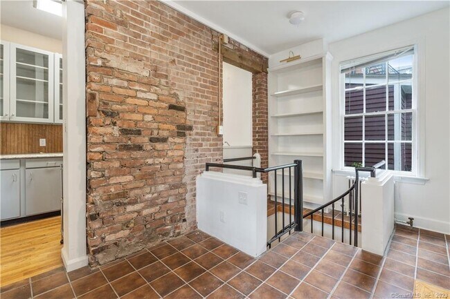 Building Photo - 239 Bradley St