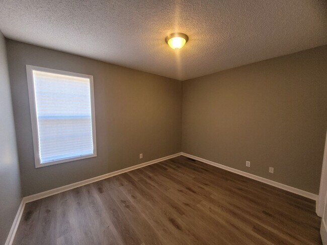 Building Photo - $1550 - 3 Beds 2 Bath Charming Ranch Home