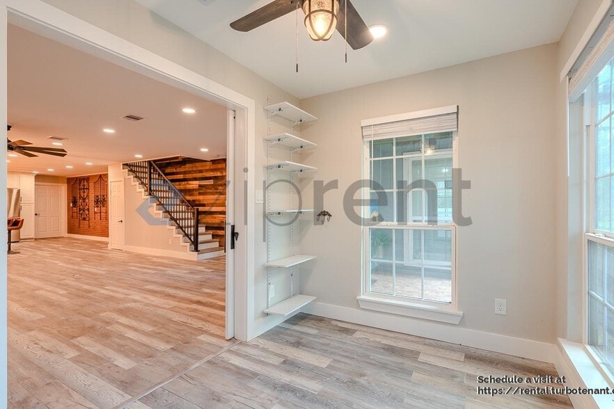 Building Photo - 722 Riveredge Dr