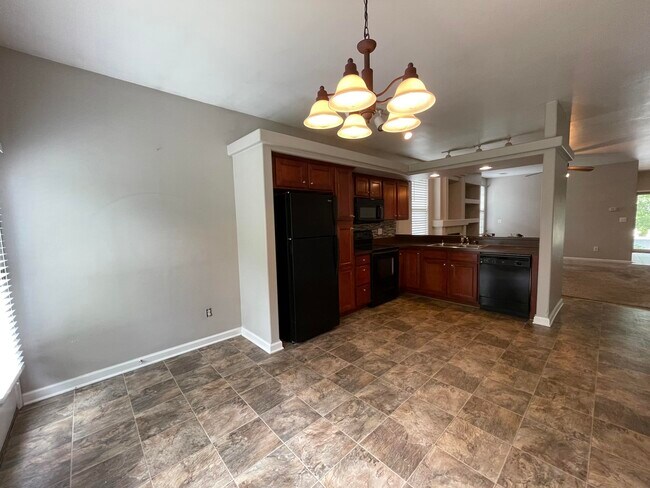 Building Photo - 620 Green Valley Dr