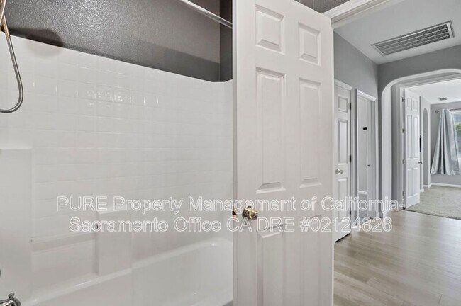 Building Photo - 1518 Sandmark Dr
