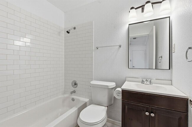 Building Photo - 7717 Elderberry Dr