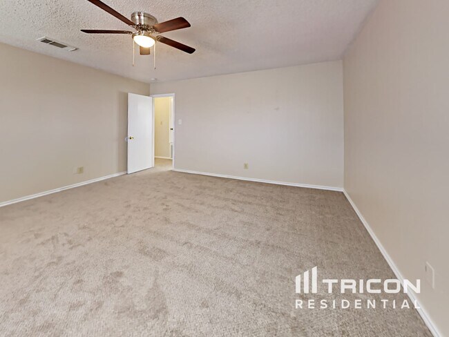 Building Photo - 8014 Chestnut Blue