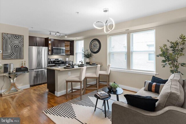 Building Photo - 417 18th St NE