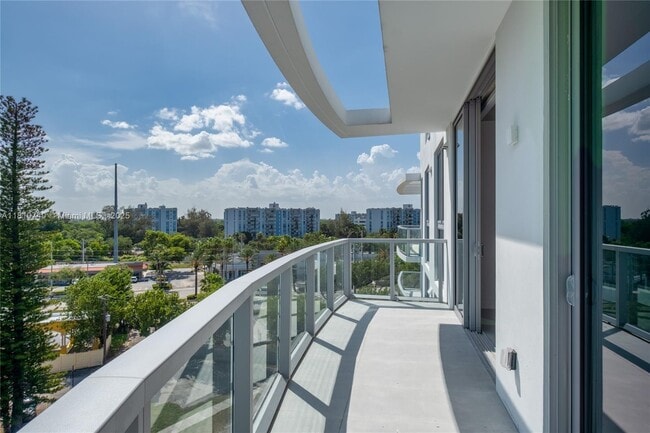 Building Photo - 13800 Highland Dr