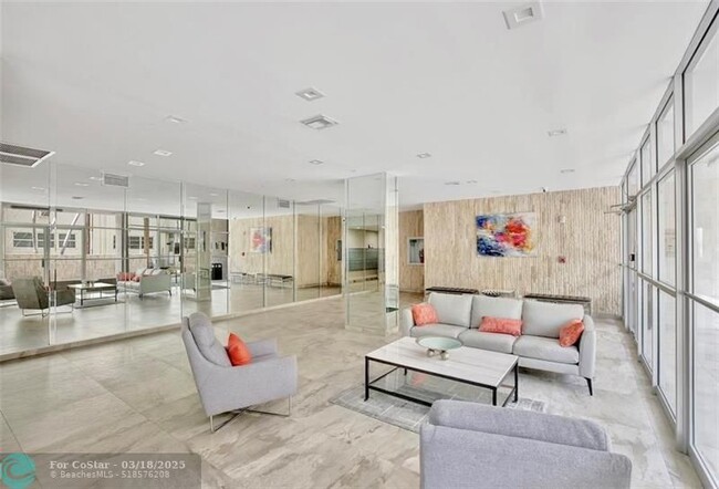 Building Photo - 3113 S Ocean Dr