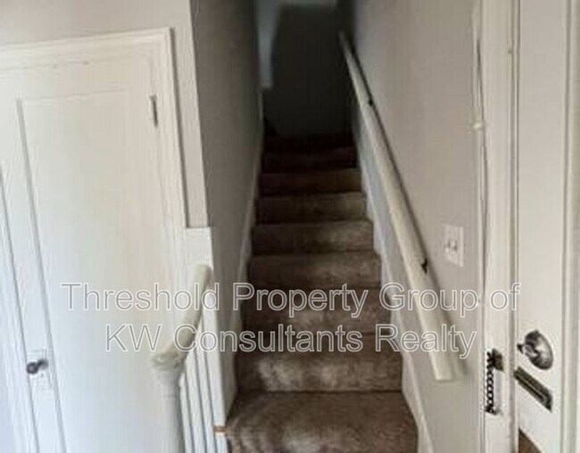 Building Photo - 2208 Arlington Ave