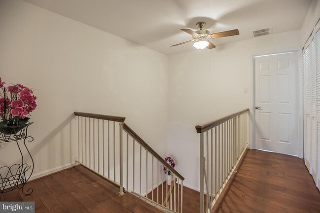 Building Photo - 127 Kings Croft Dr