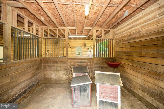 Building Photo - 8 Wilderness Ct