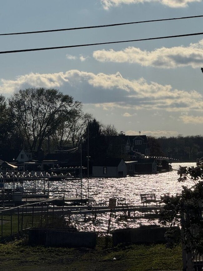 Building Photo - 2 Bedroom, 2 Bathroom Home- Cedar Lake, IN