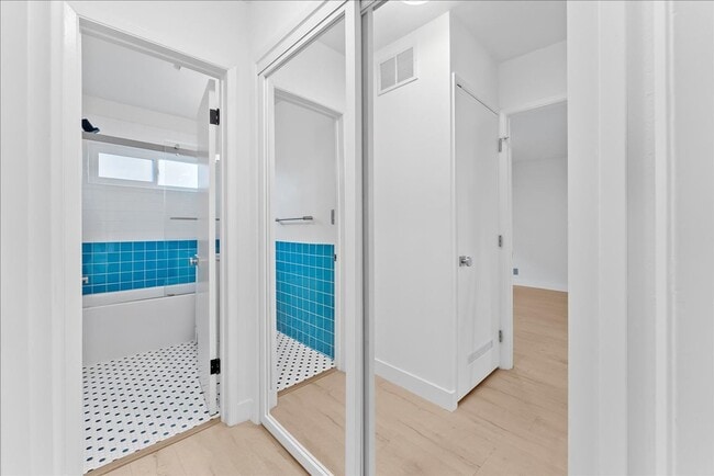 Building Photo - 1347 N Las Palmas Ave