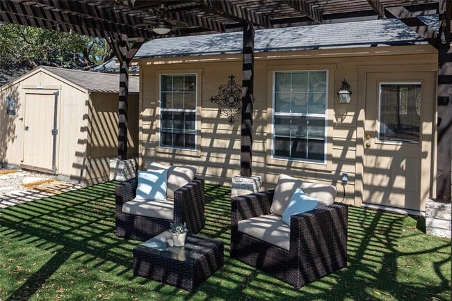 Building Photo - 27 Deer Ridge Rd