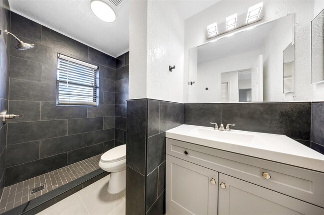 Building Photo - 20 NW 7th Ave