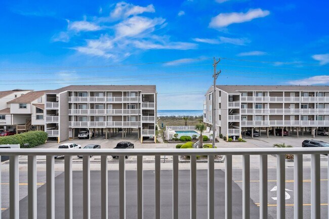Building Photo - Close to the beach