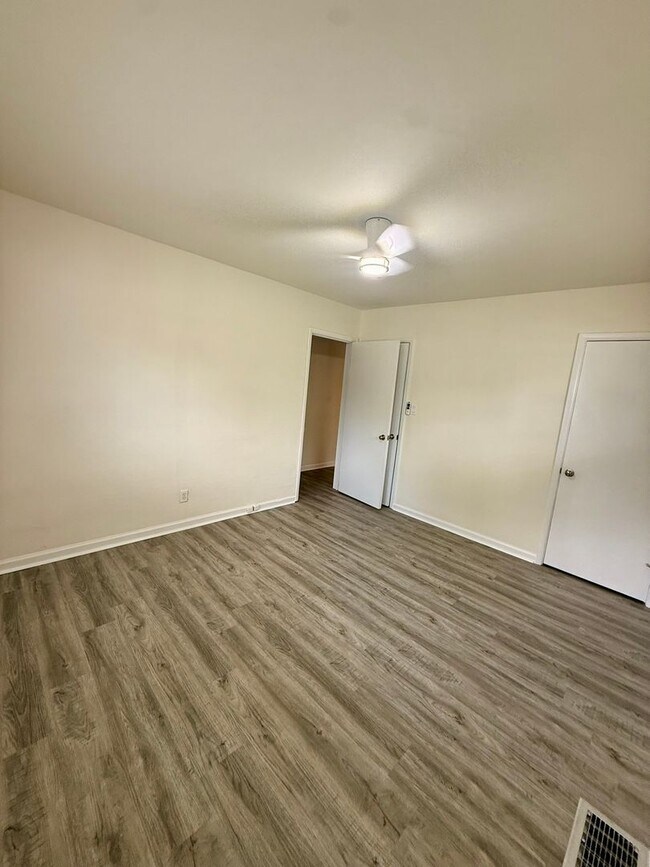 Building Photo - Beautifully Updated 3-Bedroom Brick Ranch in Kettering