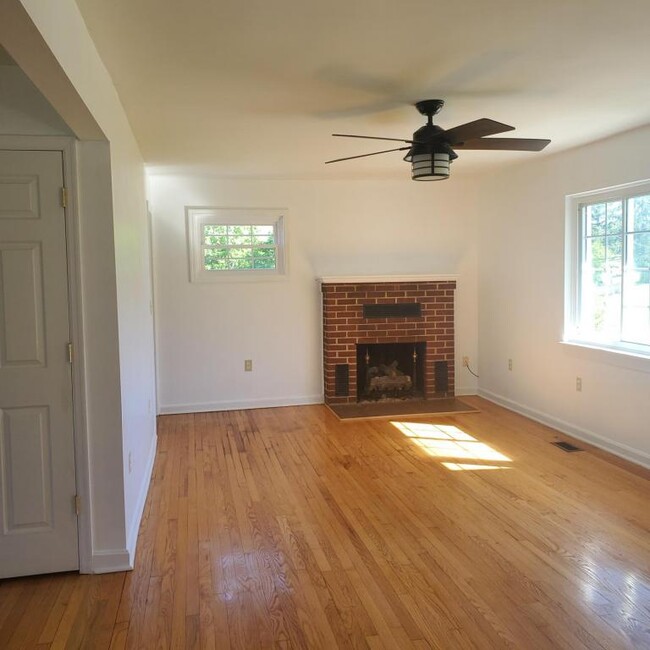 Building Photo - 766 Borden Rd