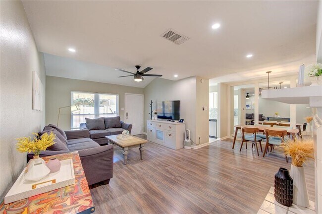 Building Photo - 2379 Briarwest Blvd