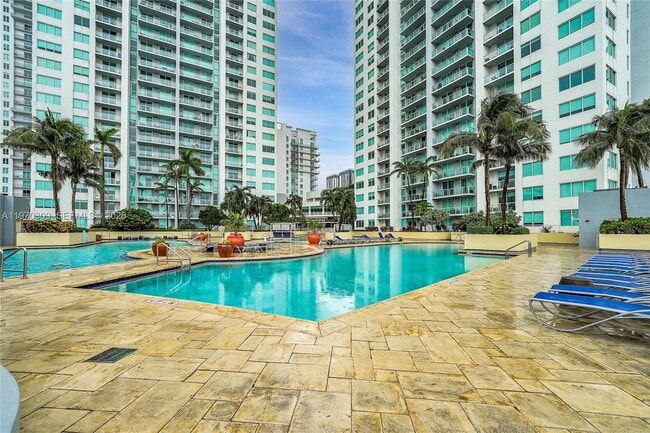 Building Photo - 253 NE 2nd St