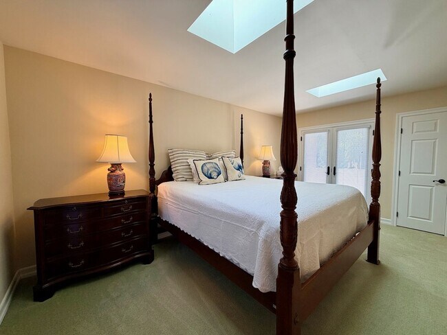 Building Photo - For Rent Available Now - Furnished House 3+BR 2.5Ba in Del Mar, charming furnished home in the hi...