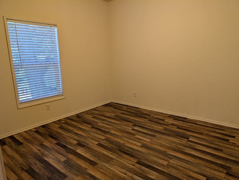 Building Photo - 18535 Madrone St