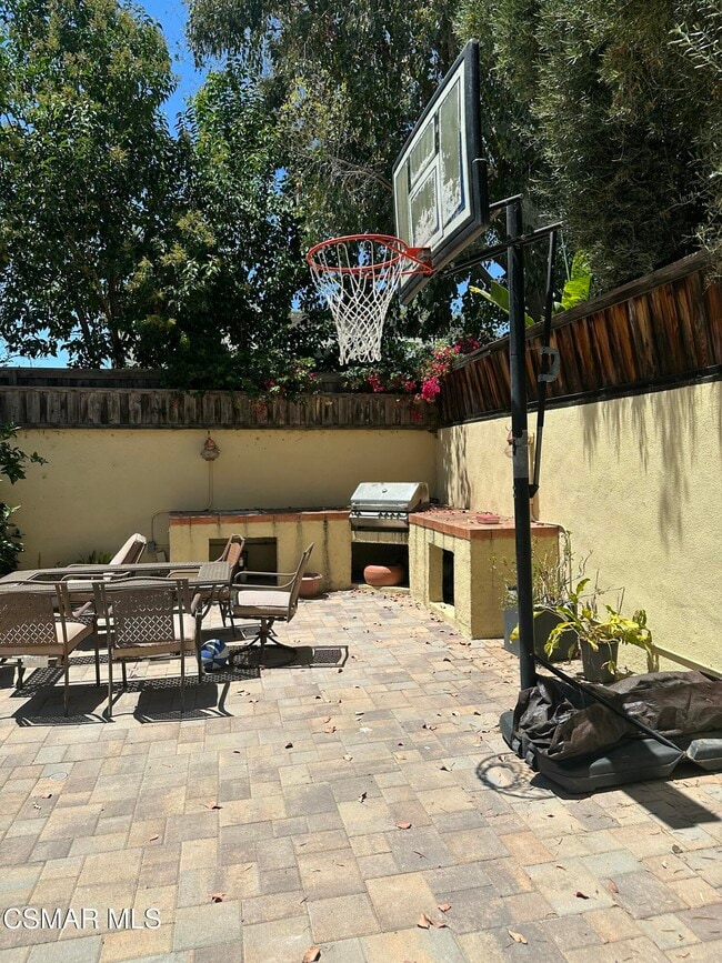 Building Photo - 1165 Triunfo Canyon Rd
