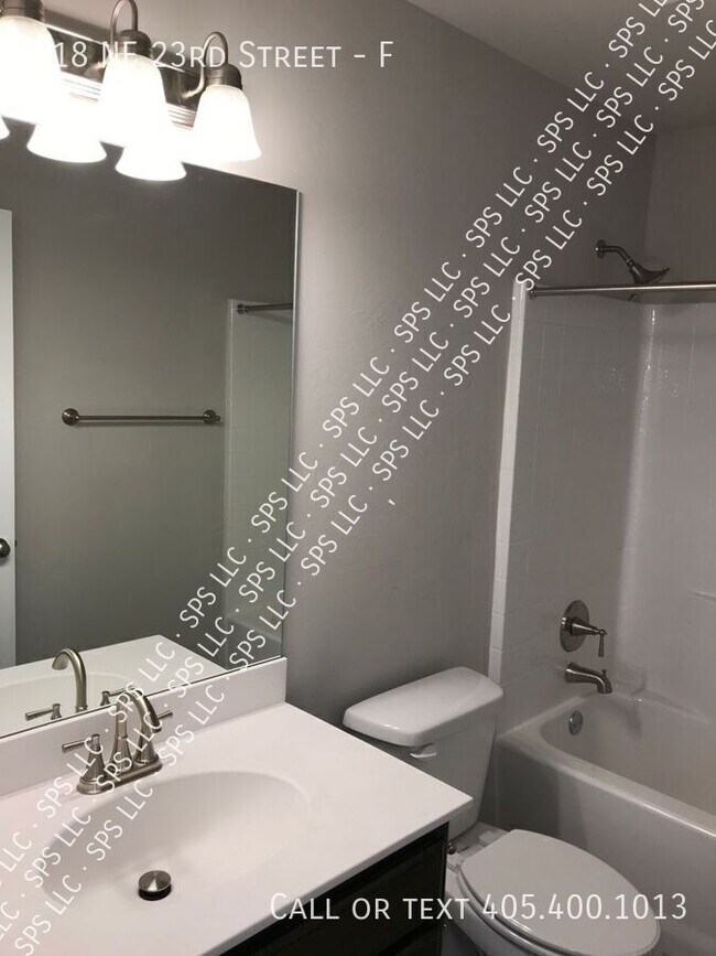 Building Photo - 118 NE 23rd St