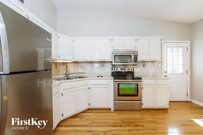 Building Photo - 5821 Buck Rill Dr