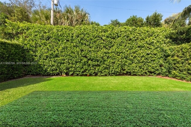 Building Photo - 829 Malaga Ave