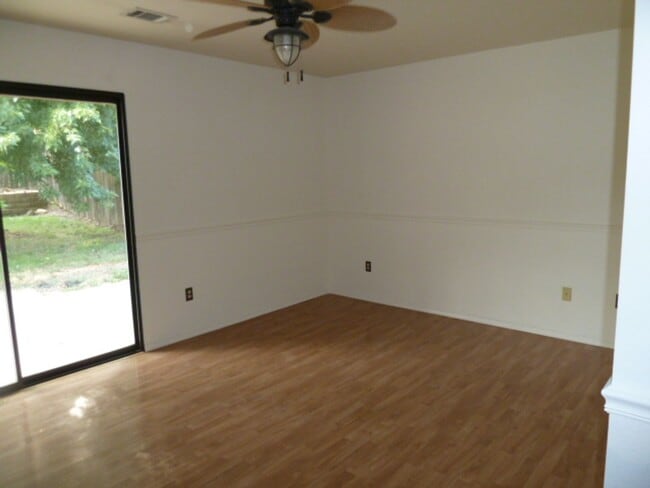 Building Photo - Spacious Home in Desirable Quail Ridge Neighborhood