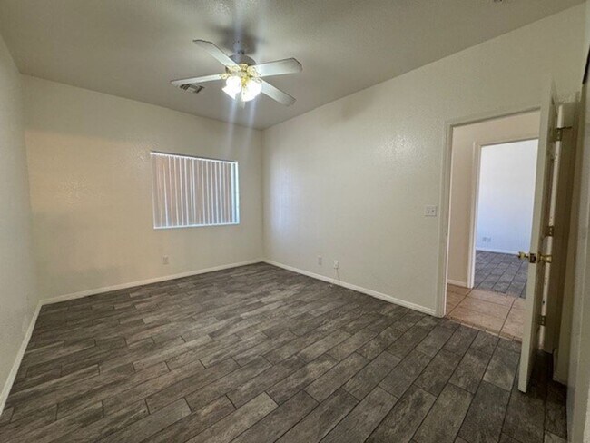 Building Photo - 2834